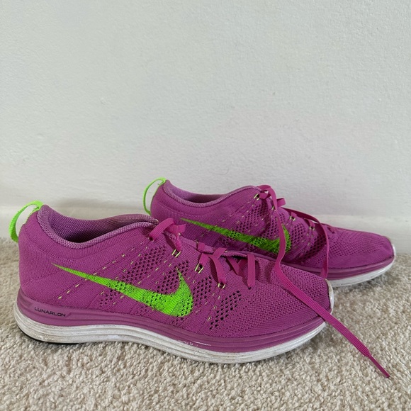 Nike Women’s Lunarlon Flyknit - Picture 1 of 3